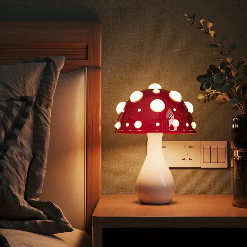 Lampka nocna LED z figurką grzyba z podświetlanymi kropkami