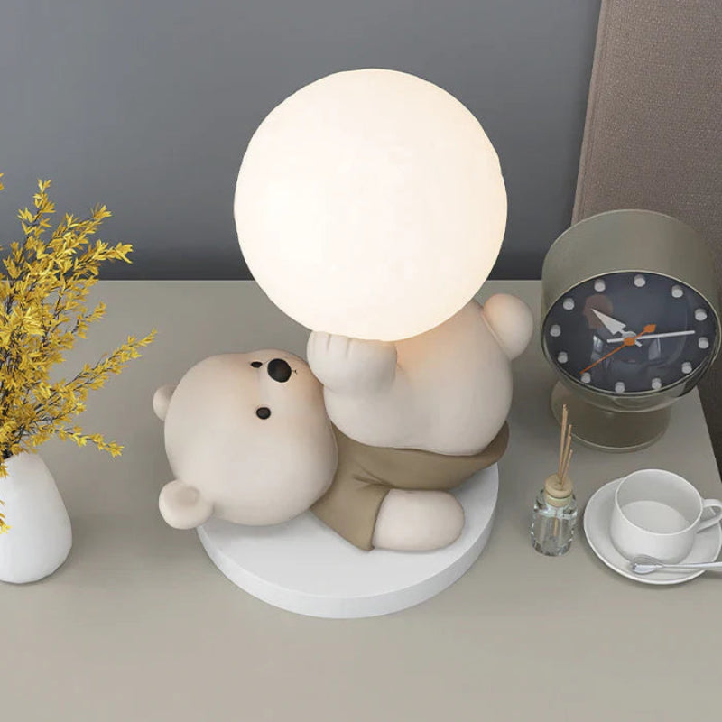 Lampka nocna LED z figurką misia dekoracyjna lampka z mleczną kulą