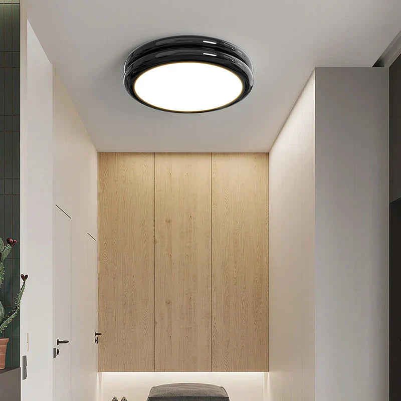 Lampa sufitowa LED z karbowaną obręczą do przedpokoju i kuchni