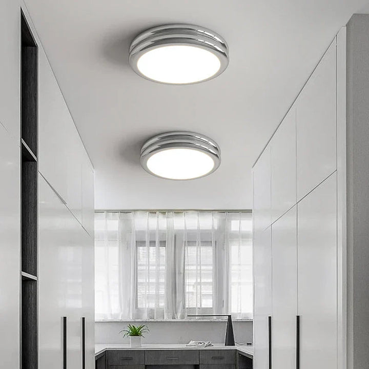 Lampa sufitowa LED z karbowaną obręczą do przedpokoju i kuchni
