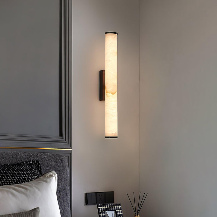 Pionowa lampa ścienna LED z naturalnego kamienia