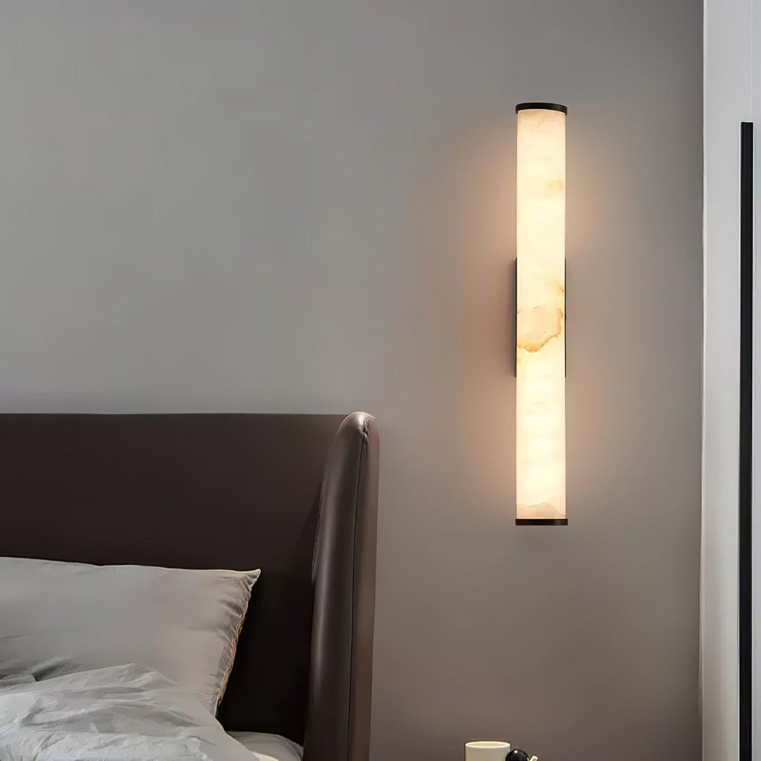 Pionowa lampa ścienna LED z naturalnego kamienia