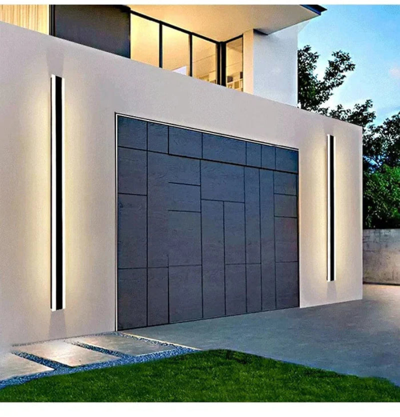 Pionowa lampa ścienna zewnętrzna LED z efektem betonu