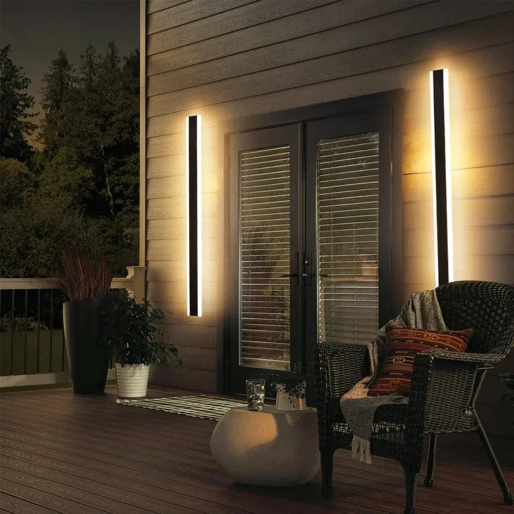 Pionowa lampa ścienna zewnętrzna LED z efektem betonu