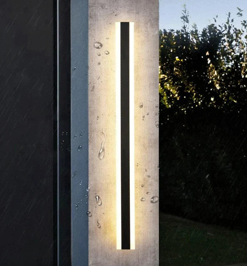 Pionowa lampa ścienna zewnętrzna LED z efektem betonu