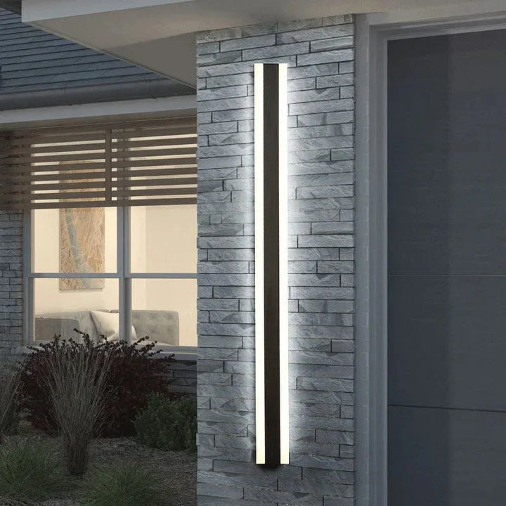 Pionowa lampa ścienna zewnętrzna LED z efektem betonu