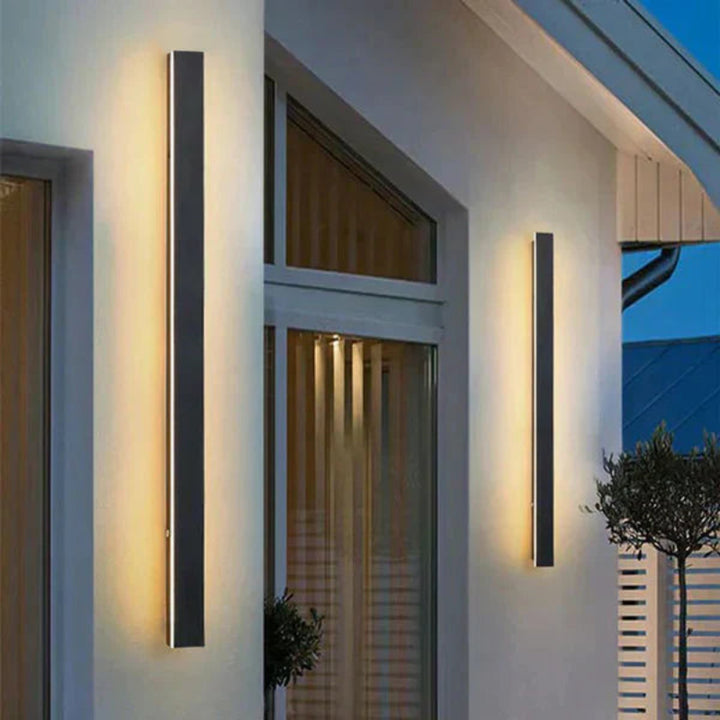 Pionowa lampa fasadowa LED z oświetleniem bocznym