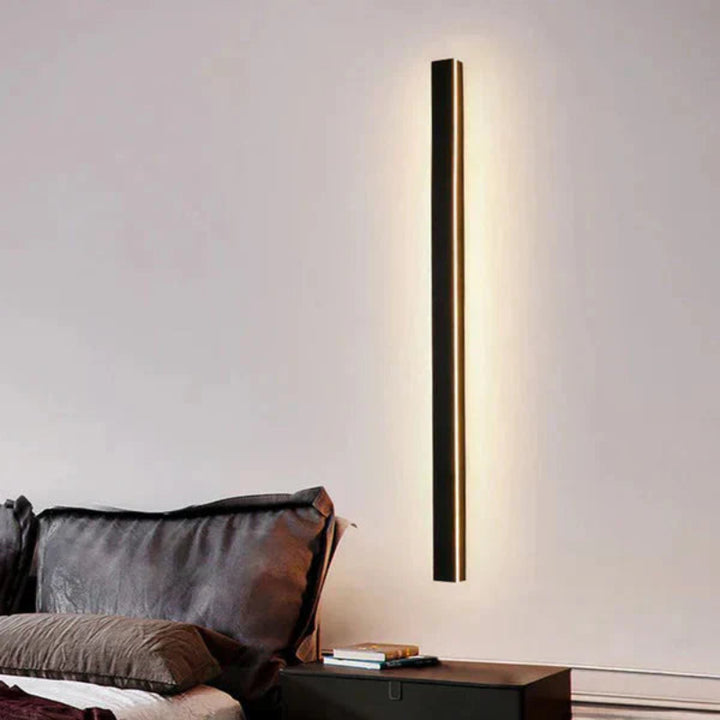 Pionowa lampa fasadowa LED z oświetleniem bocznym