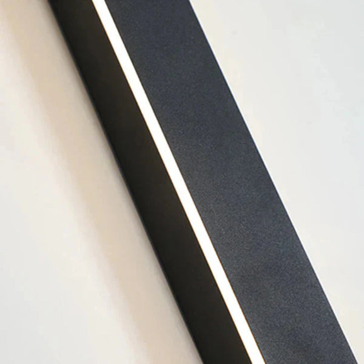 Pionowa lampa fasadowa LED z oświetleniem bocznym