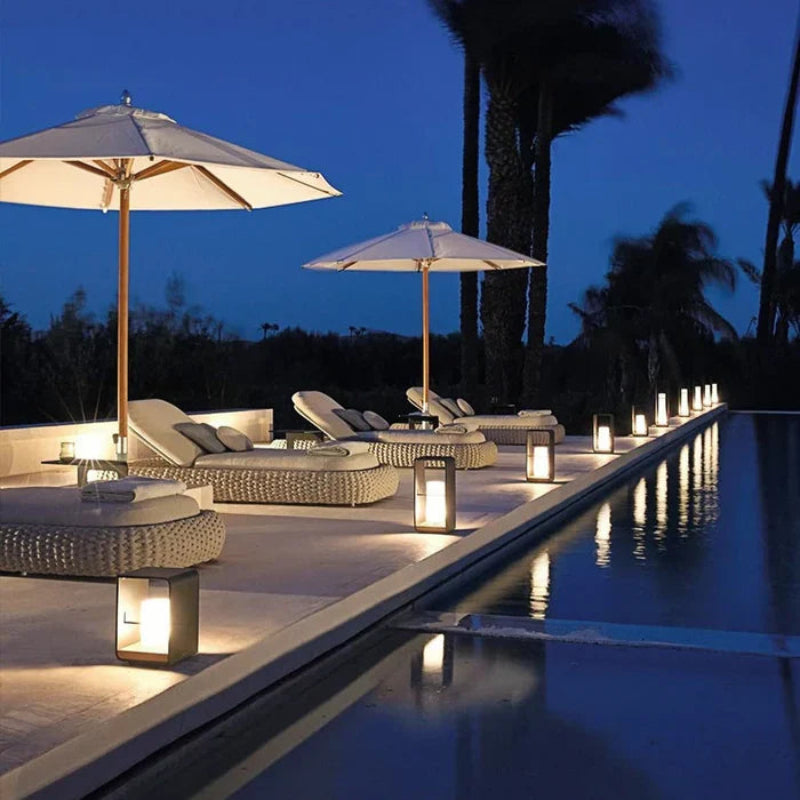 Prostokątna lampa zewnętrzna LED  W kształcie latarni solarnej