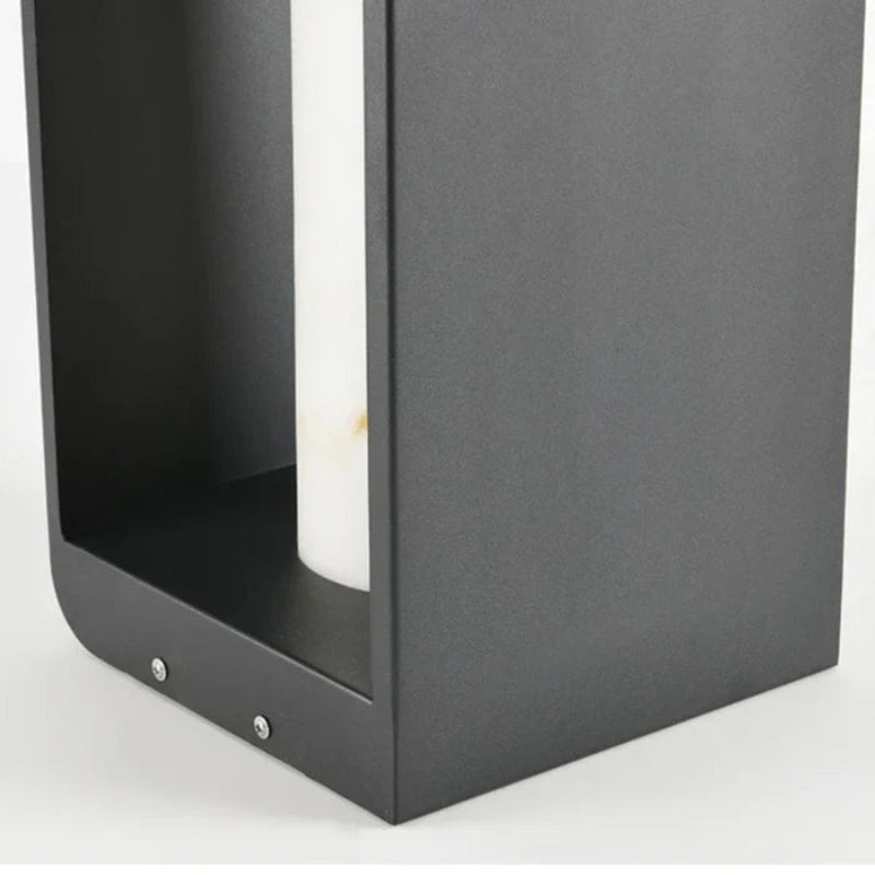 Prostokątna lampa zewnętrzna LED  W kształcie latarni solarnej