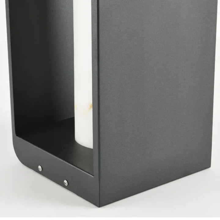 Prostokątna lampa zewnętrzna LED  W kształcie latarni solarnej