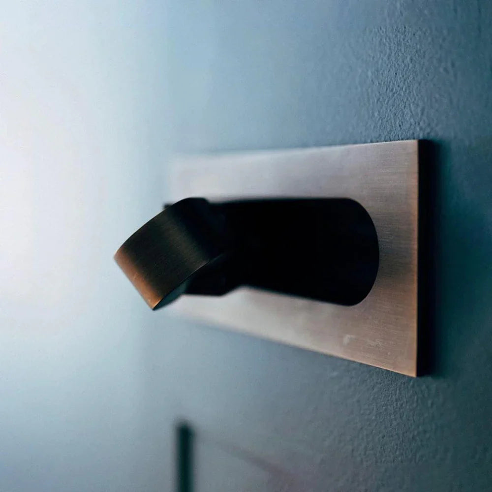 Regulowana lampa ścienna LED do czytania