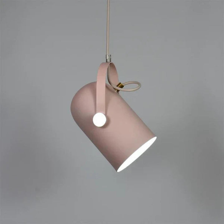 Regulowana lampa wisząca z metalowym kloszem i uchwytem