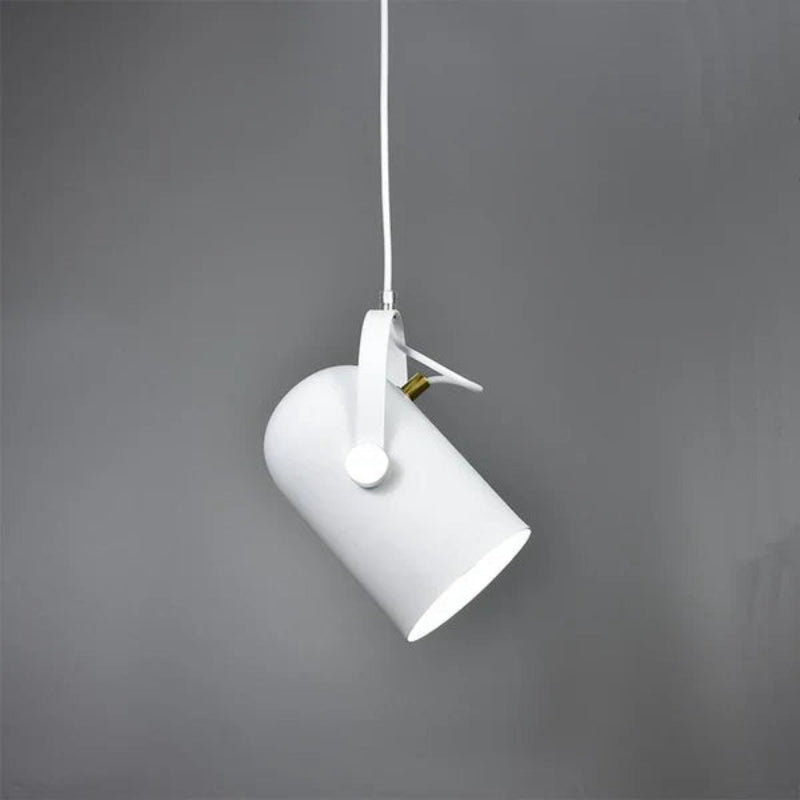Regulowana lampa wisząca z metalowym kloszem i uchwytem