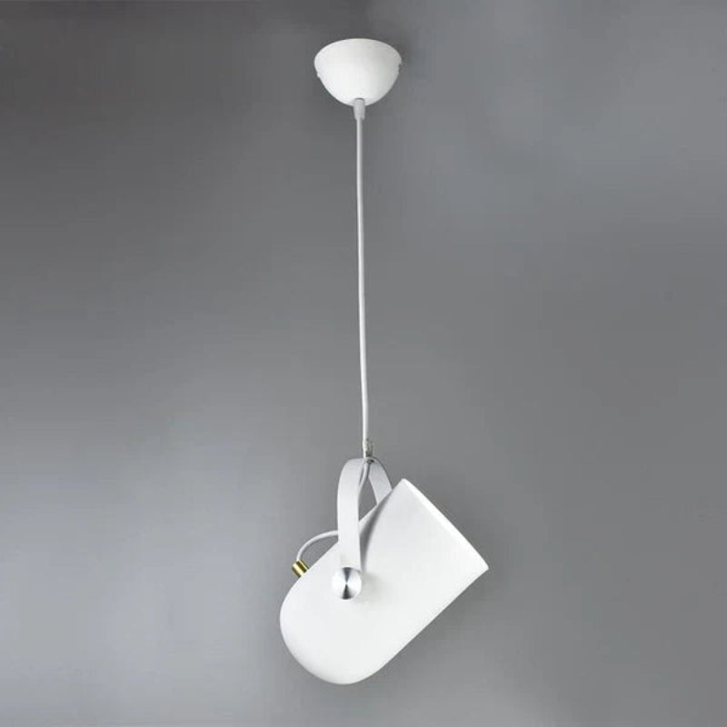 Regulowana lampa wisząca z metalowym kloszem i uchwytem