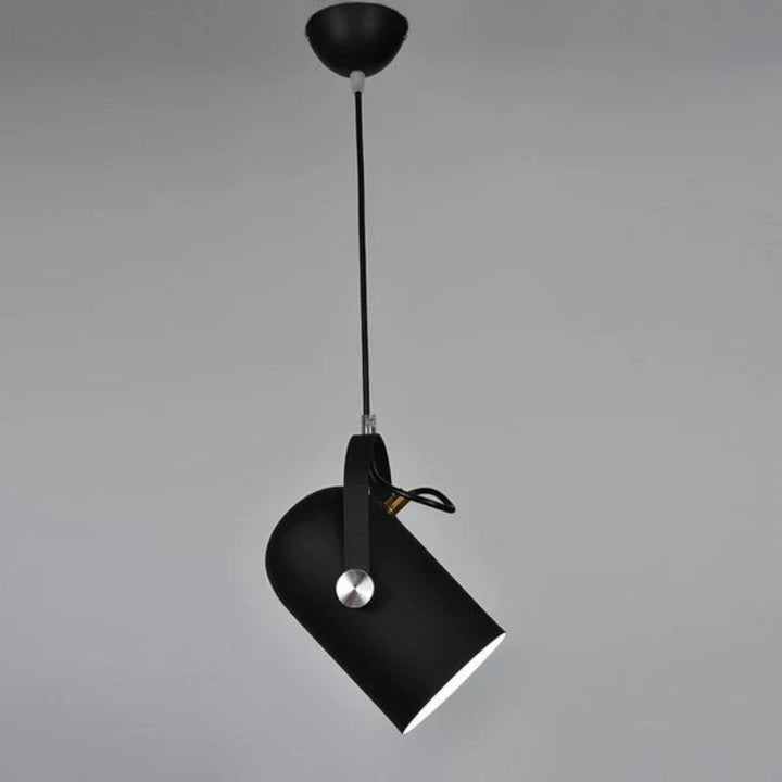 Regulowana lampa wisząca z metalowym kloszem i uchwytem