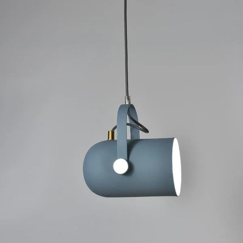 Regulowana lampa wisząca z metalowym kloszem i uchwytem