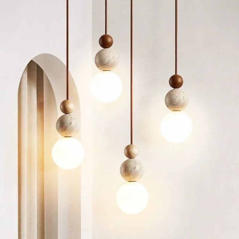 Lampa wisząca kulista z trawertynem do sypialni i przedpokoju