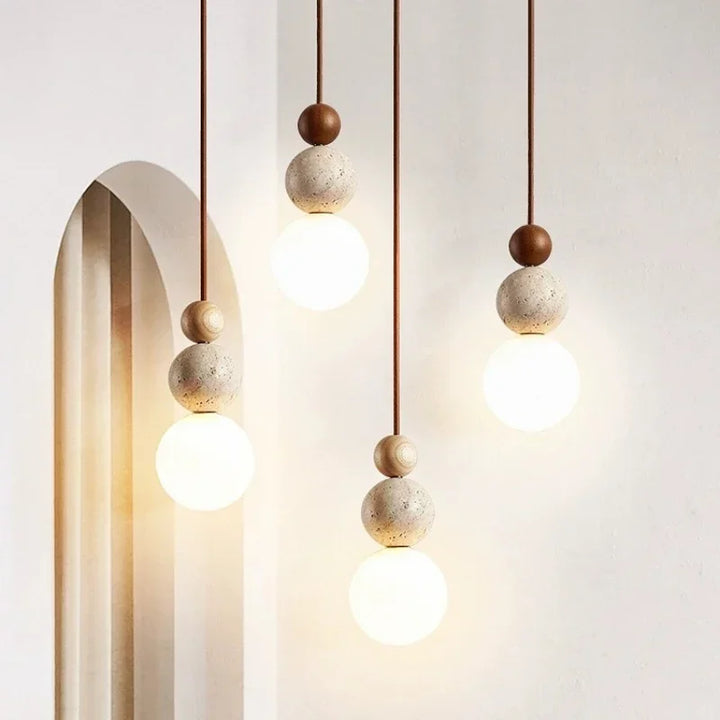 Lampa wisząca kulista z trawertynem do sypialni i przedpokoju