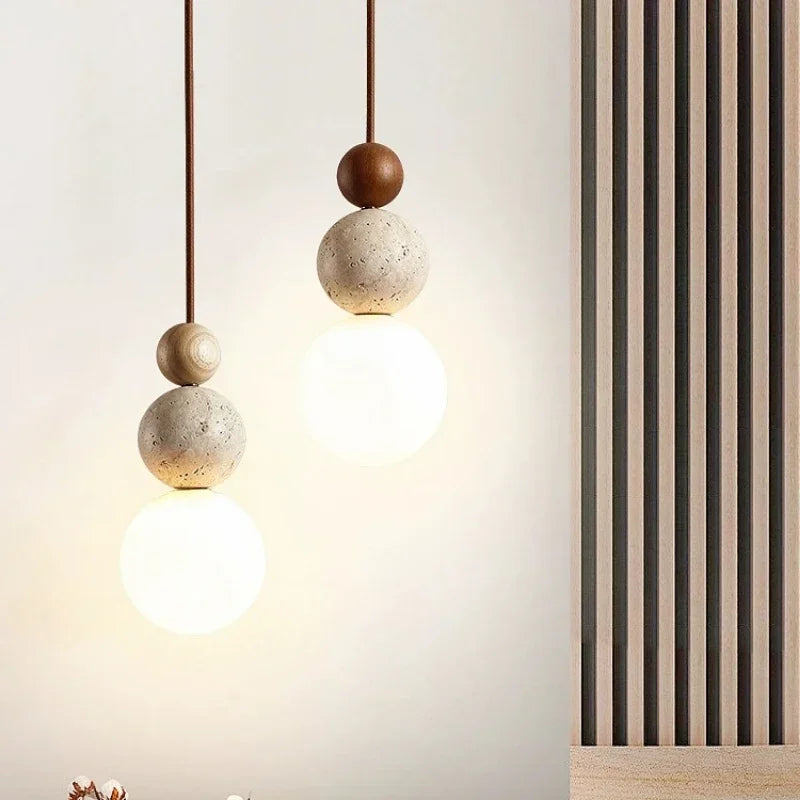 Lampa wisząca kulista z trawertynem do sypialni i przedpokoju