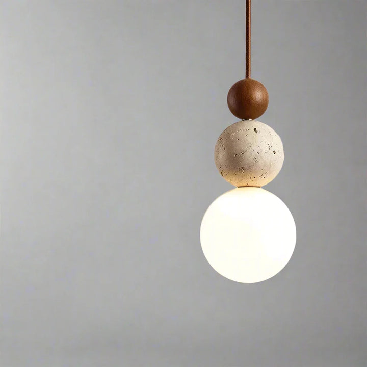 Lampa wisząca kulista z trawertynem do sypialni i przedpokoju
