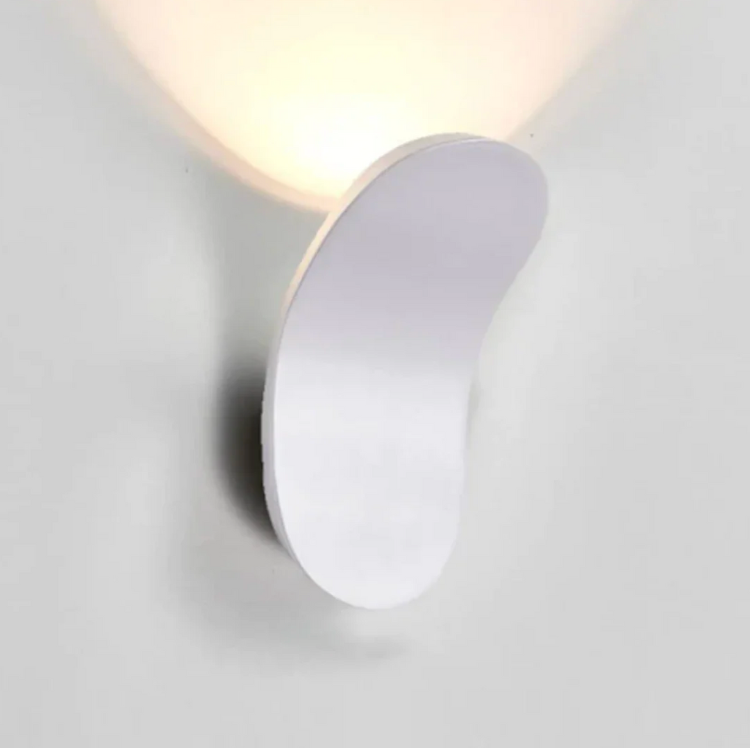 Lampa ścienna LED o organicznym kształcie