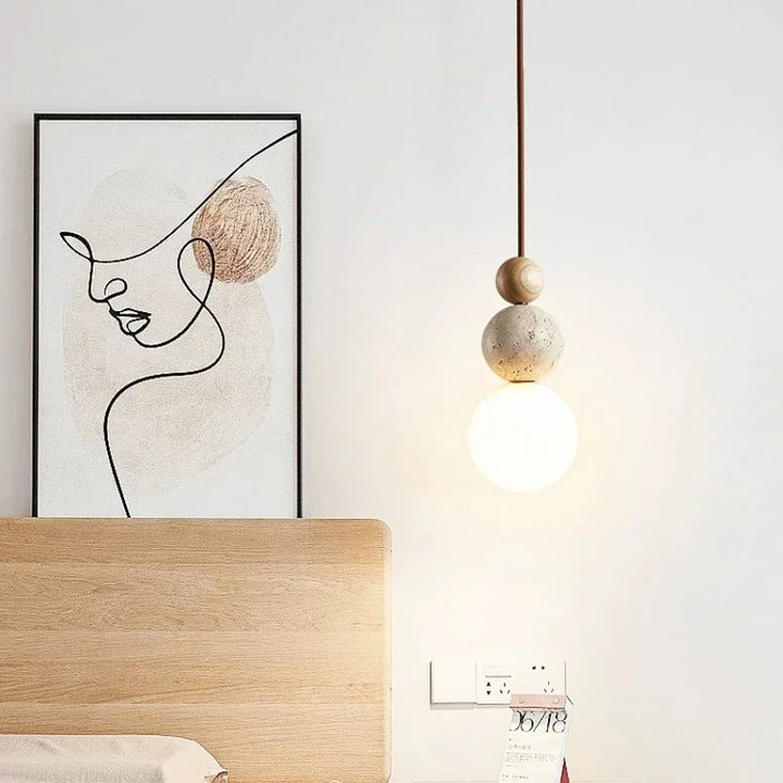 Lampa wisząca kulista z trawertynem do sypialni i przedpokoju