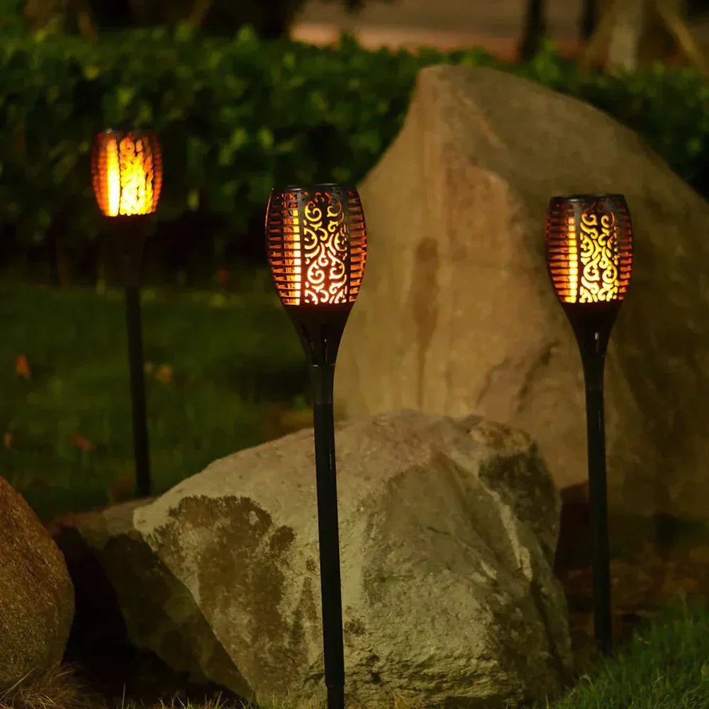 Solarna lampa ogrodowa LED z efektem płomienia