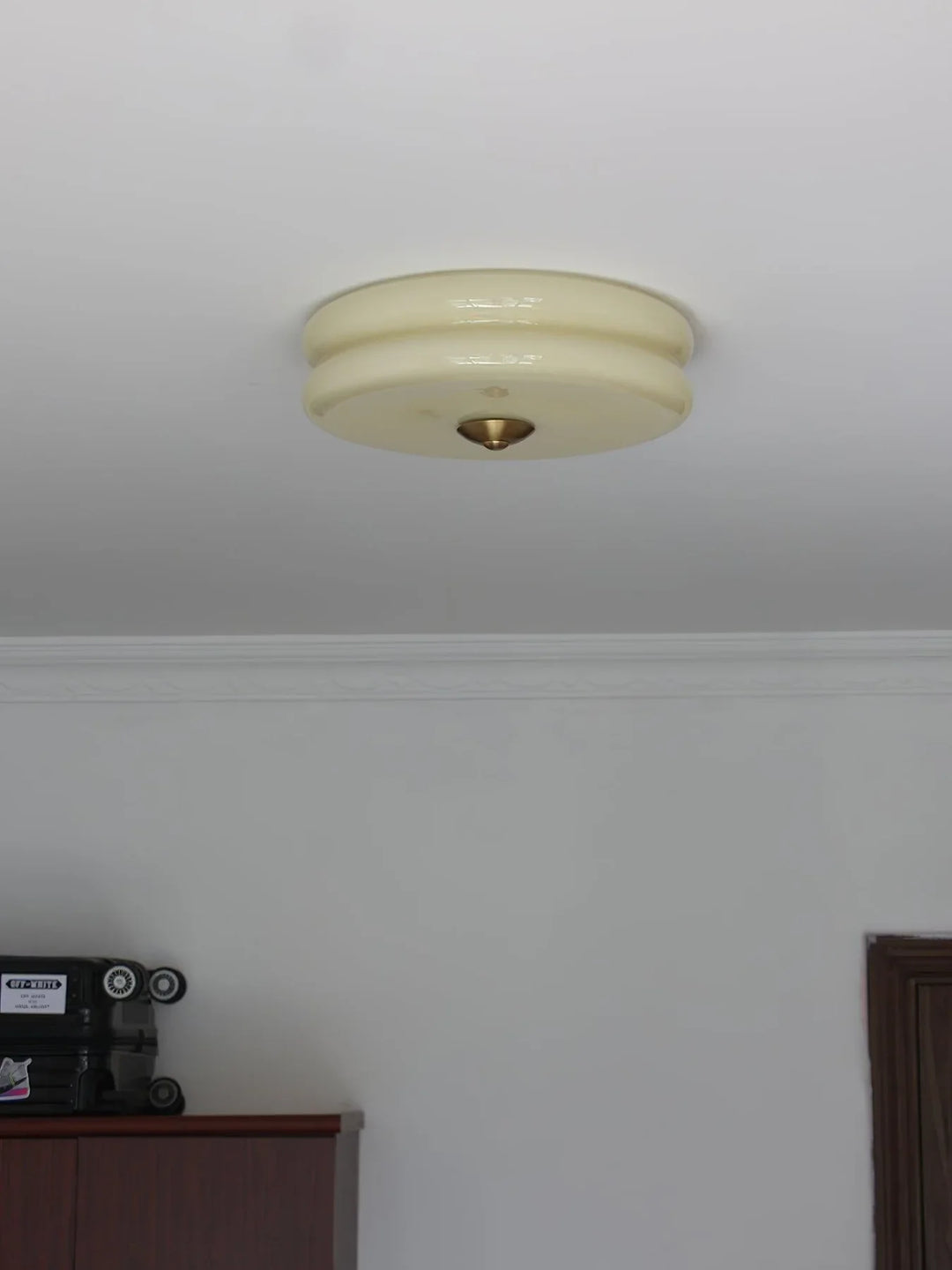 Sufit LED z podwójnym poziomym szklanym tyłem w kształcie sz