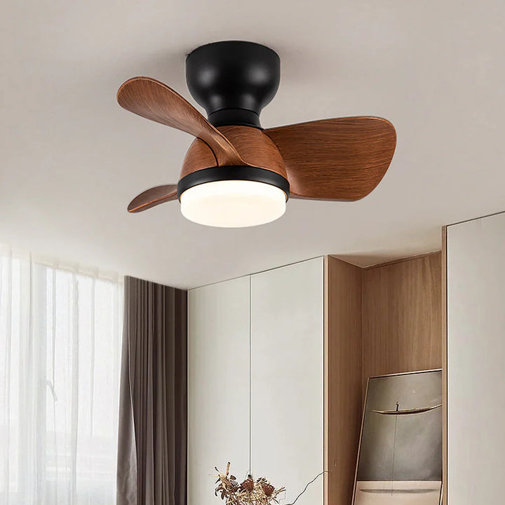Wentylator sufitowy z lampą LED i drewnianymi łopatkami