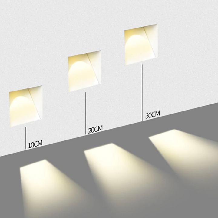 Wpuszczana lampa schodowa LED z ukośnym reflektorem