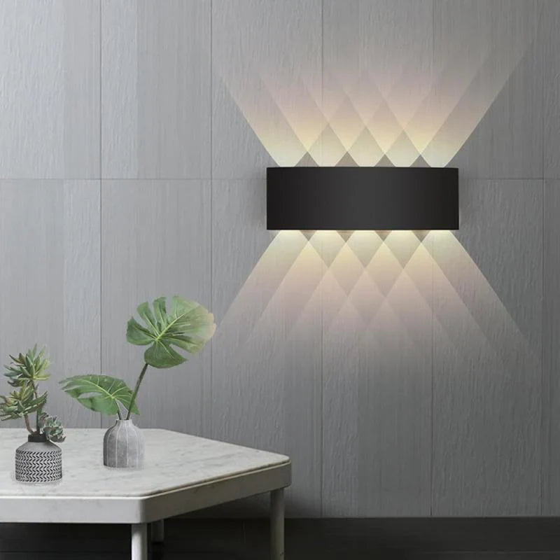Zewnętrzna lampa ścienna LED z efektem oświetlenia wielopunktowego