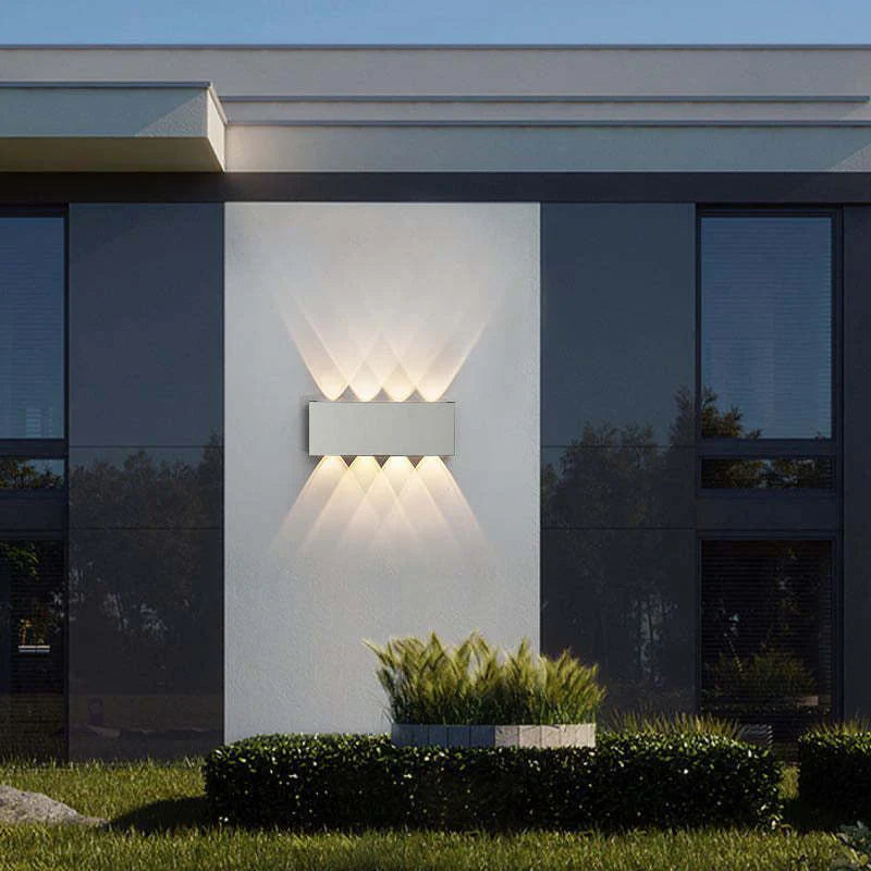 Zewnętrzna lampa ścienna LED z efektem oświetlenia wielopunktowego