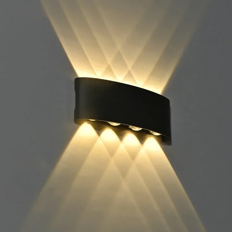Zewnętrzna lampa ścienna LED z efektem oświetlenia wielopunktowego