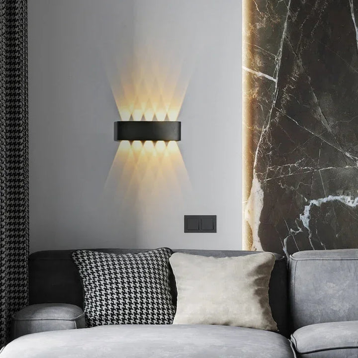 Zewnętrzna lampa ścienna LED z efektem oświetlenia wielopunktowego