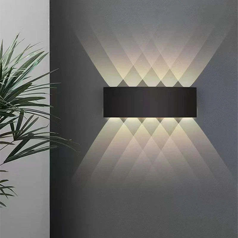 Zewnętrzna lampa ścienna LED z efektem oświetlenia wielopunktowego