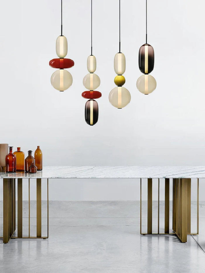 Lampa wisząca LED z rzeźbiarskimi elementami szklanymi
