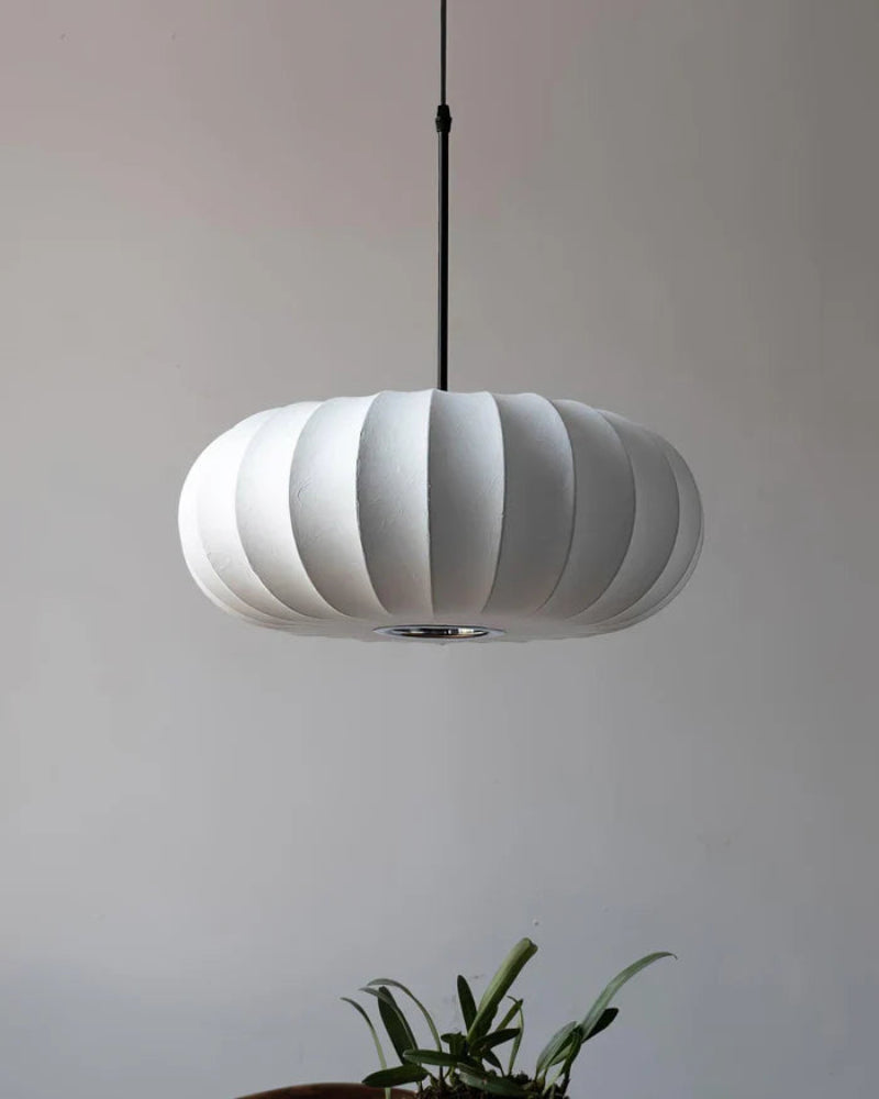 Lampa wisząca LED z segmentowanym panelem materiałowym i owalnym kloszem typu kokon